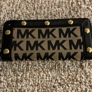 Michael Kors zip open wallet